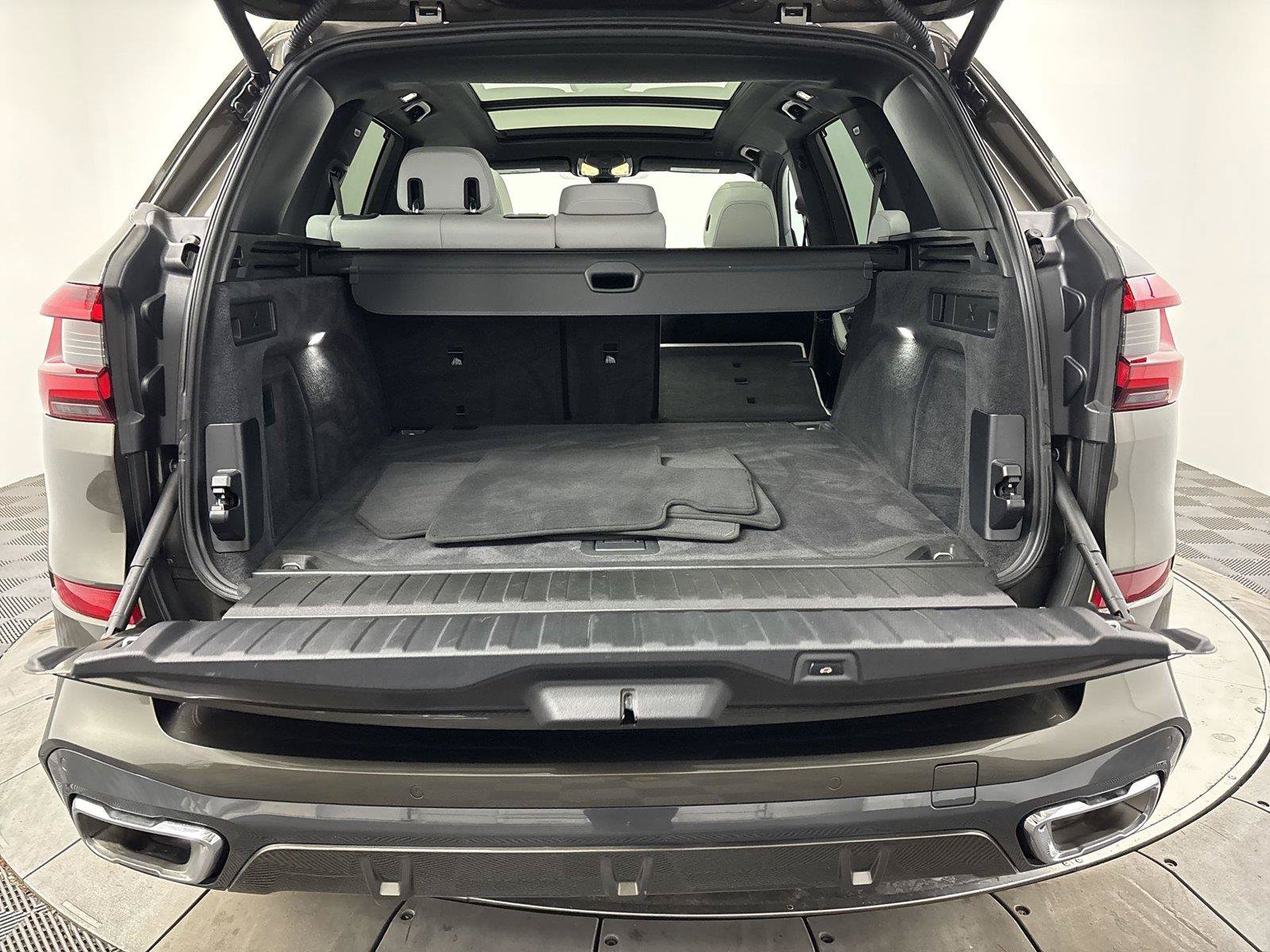 Used 2023 BMW X5 xDrive40i w/ M Sport Package AWD/4WD image 21