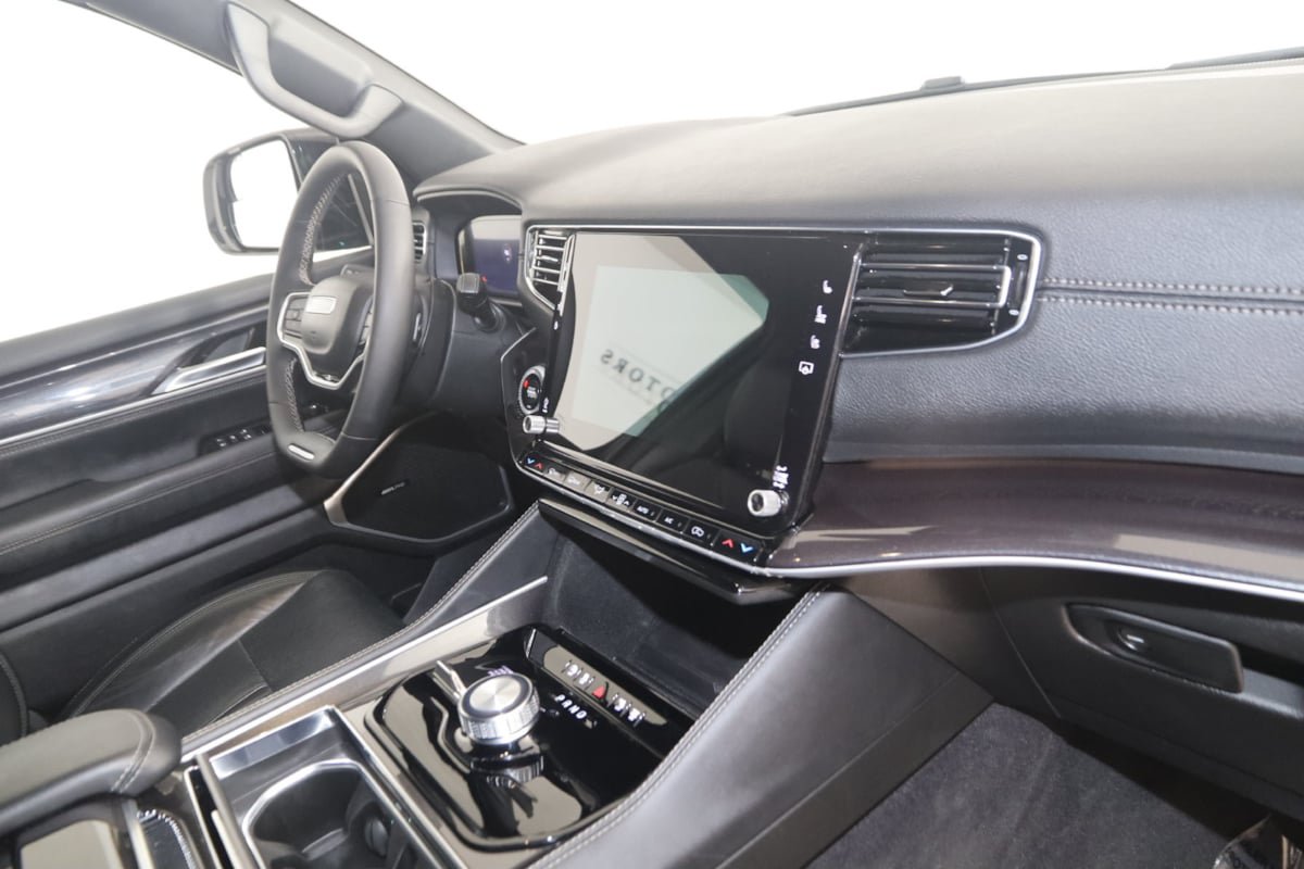 Used 2024 Jeep Wagoneer 4WD image 37