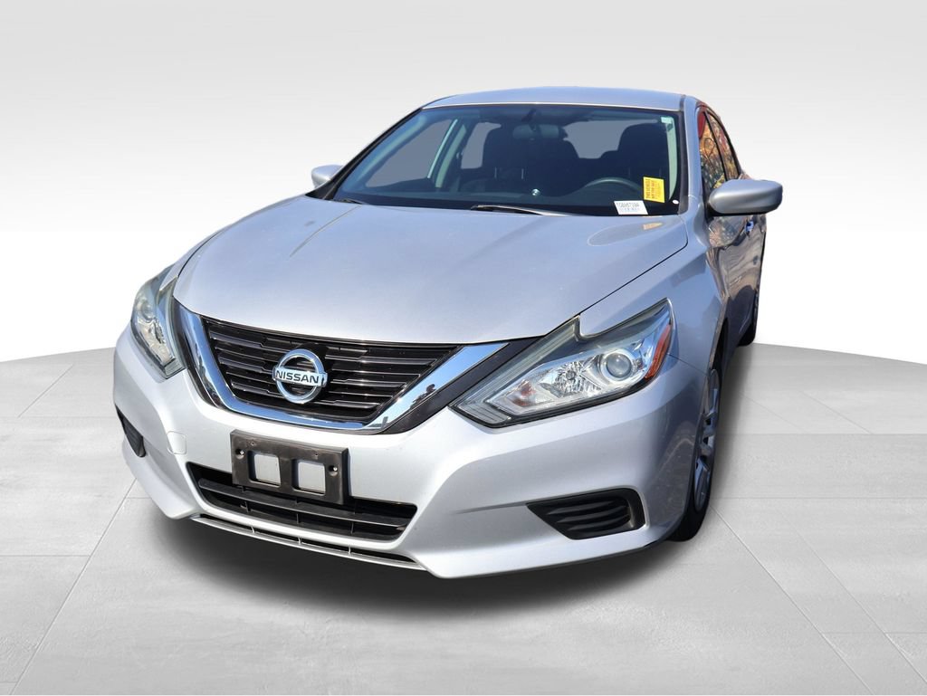 Used 2017 Nissan Altima 2.5 S w/ Power Driver Seat Package FWD image 3