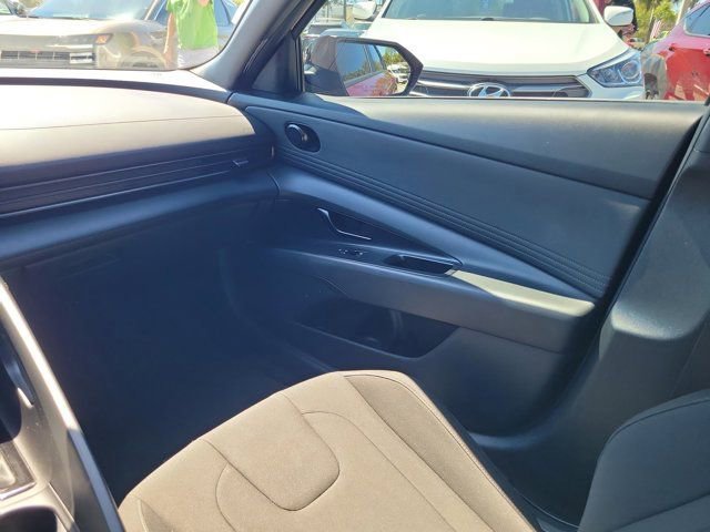 Used 2025 Hyundai Elantra Sport image 18