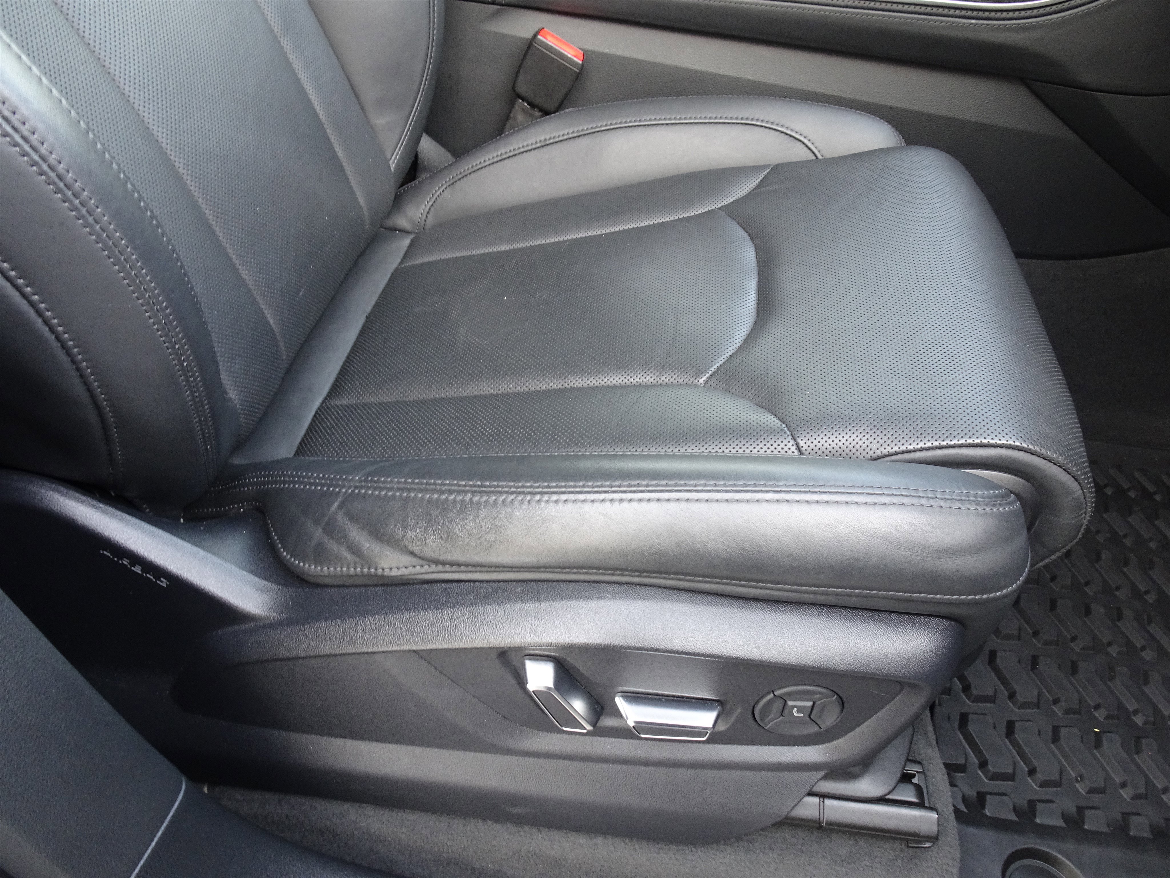 Used 2019 Audi Q8 Prestige w/ Luxury Package image 24