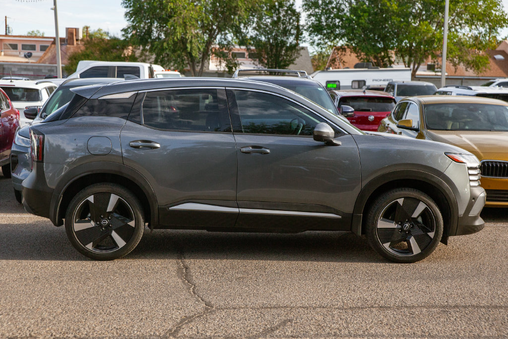 Used 2025 Nissan Kicks SR FWD image 5