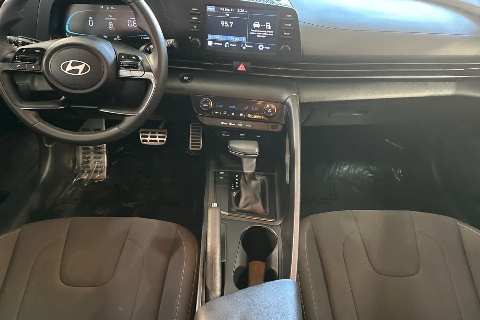 Used 2026 Hyundai Elantra Sport FWD image 3