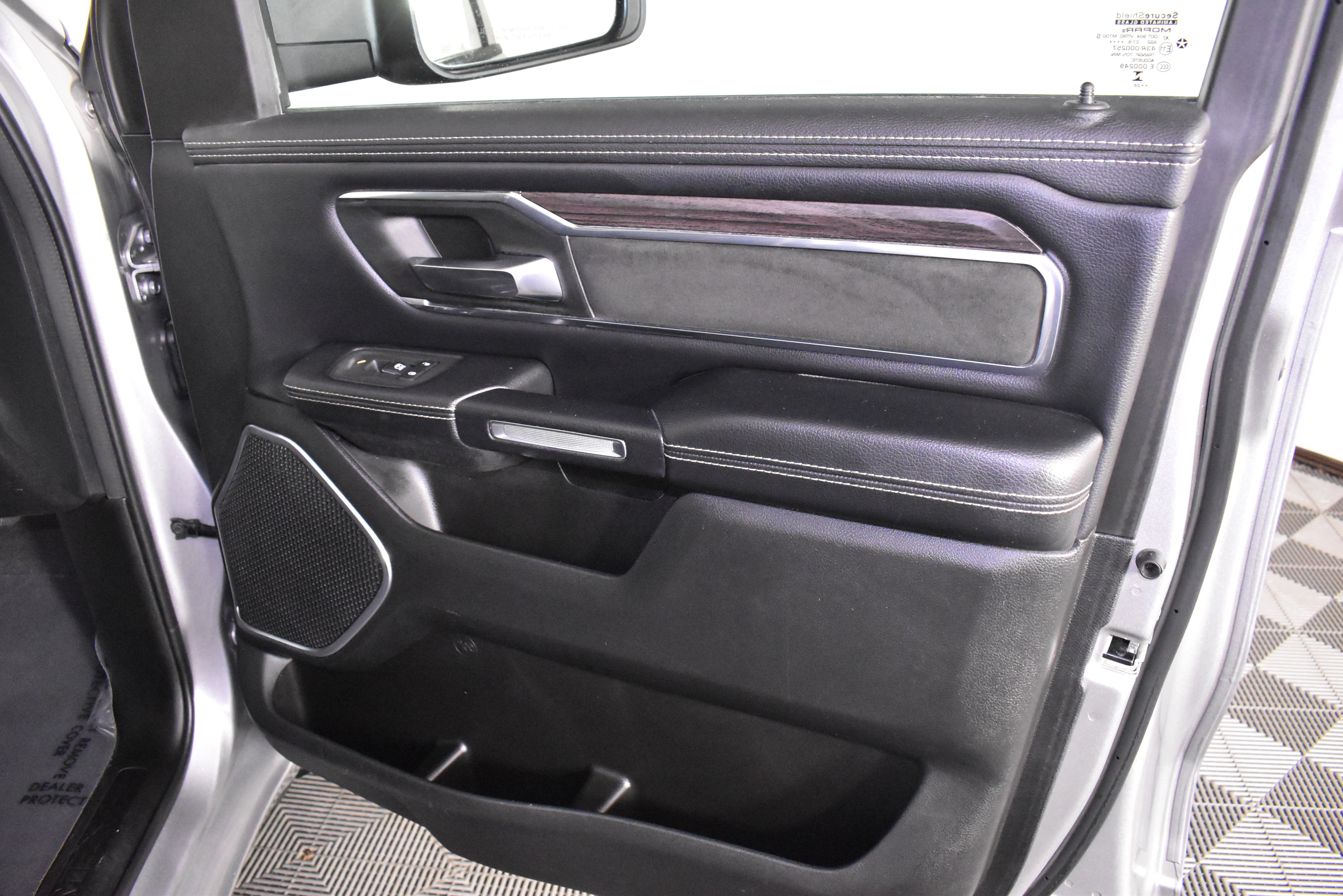 Used 2025 RAM 1500 Laramie image 46