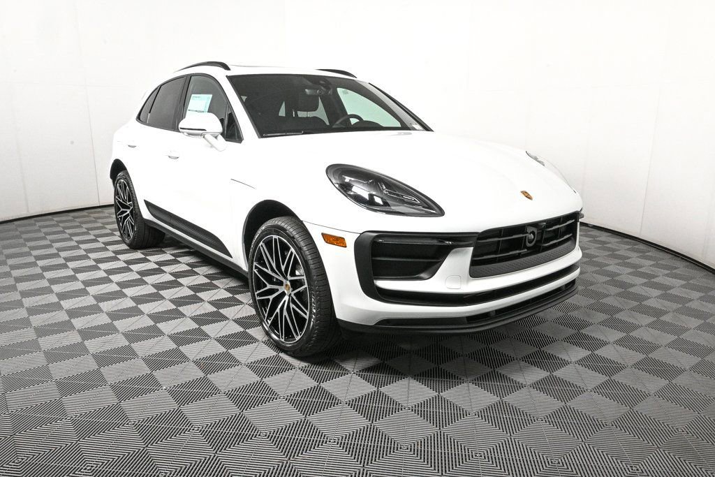 Certified 2026 Porsche Macan image 28
