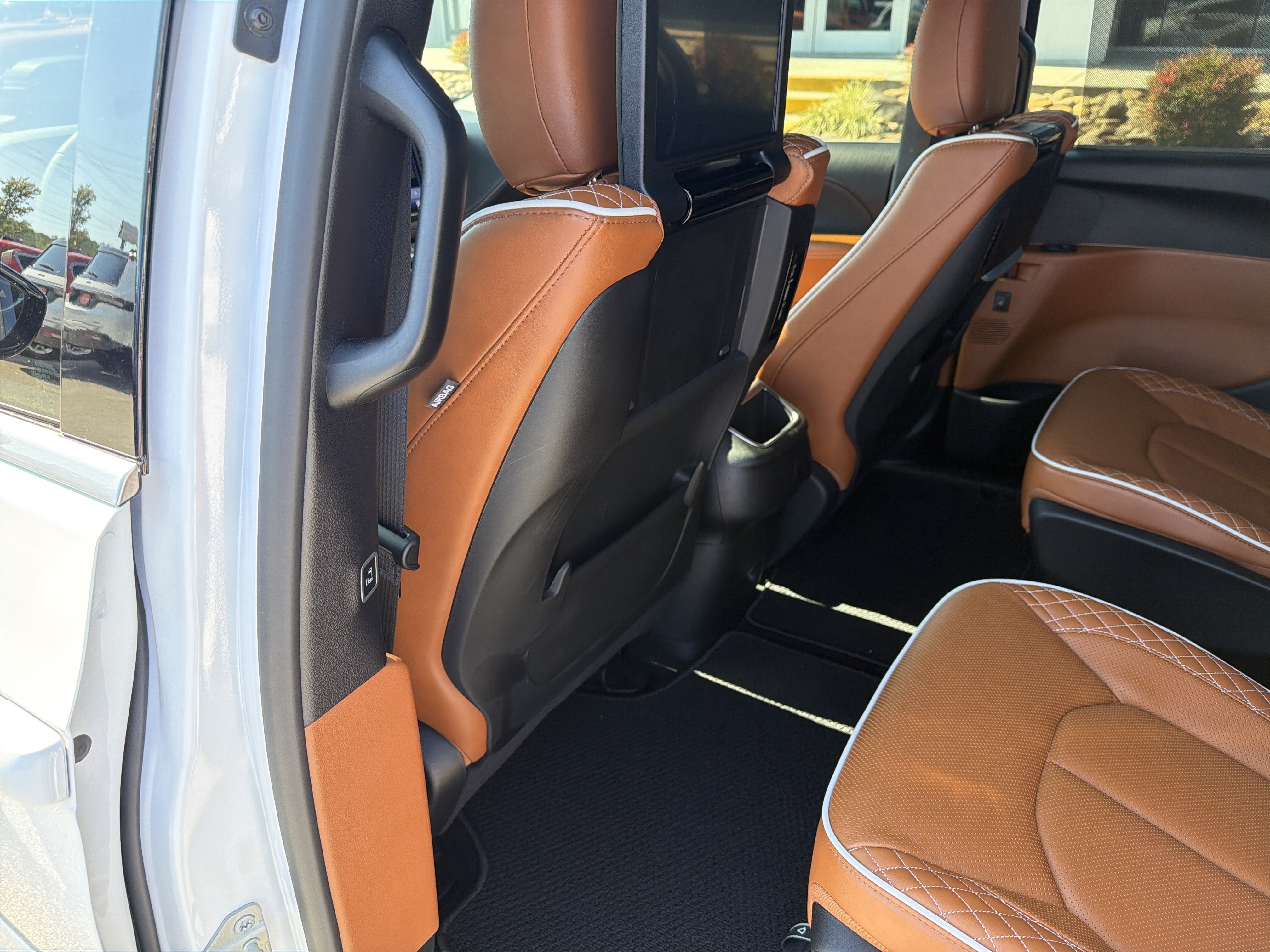 Used 2025 Chrysler Pacifica Pinnacle FWD image 17