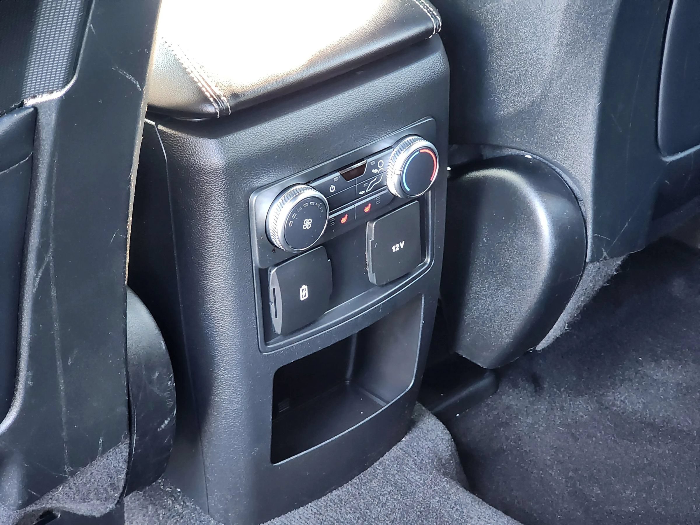 Used 2020 Ford Explorer XLT w/ Equipment Group 202A AWD/4WD image 21