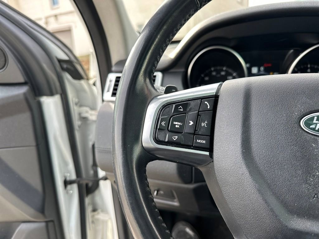 Used 2018 Land Rover Discovery Sport HSE image 15