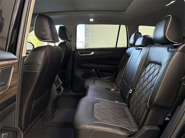 Used 2024 Volkswagen Atlas SEL Premium R-Line image 17