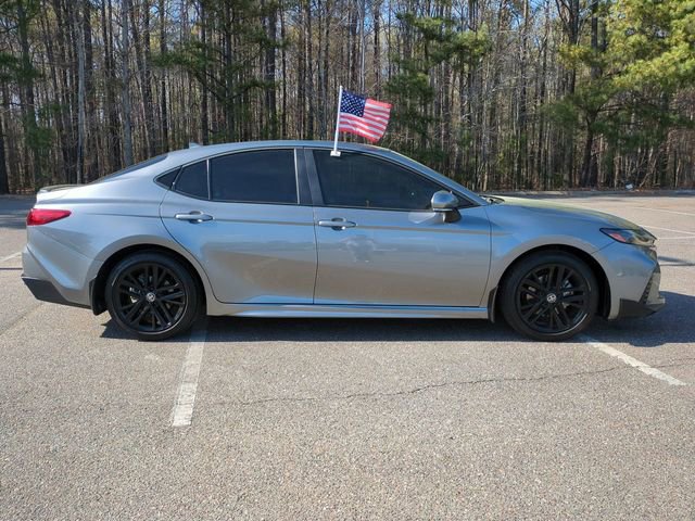 Used 2025 Toyota Camry SE image 3