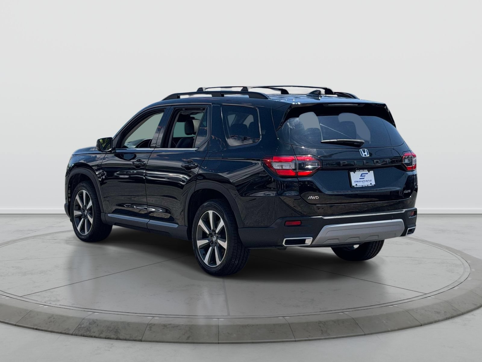 Used 2023 Honda Pilot Elite image 4