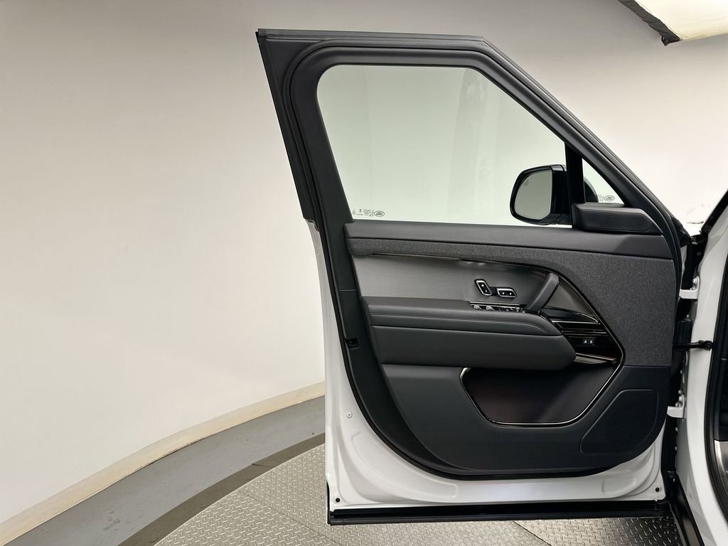 Certified 2024 Land Rover Range Rover Sport Dynamic SE image 21