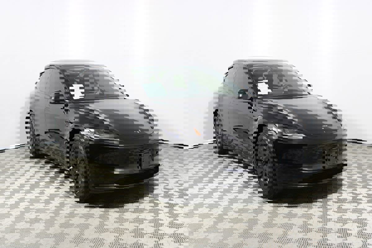 Used 2024 Tesla Model 3 Standard Range image 18