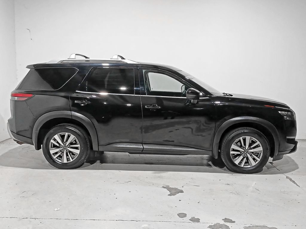 Used 2025 Nissan Pathfinder SL AWD/4WD image 7