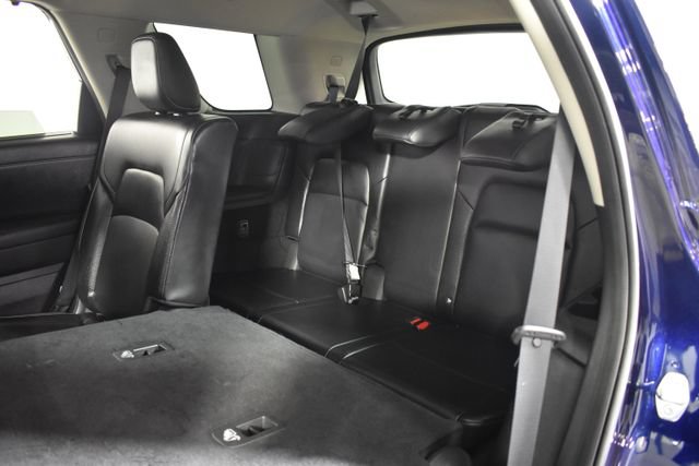 Used 2022 Nissan Pathfinder SL w/ SL Black Package AWD/4WD image 34