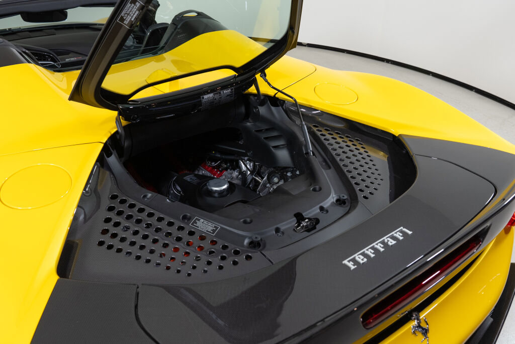 Used 2023 Ferrari SF90 Spider image 26