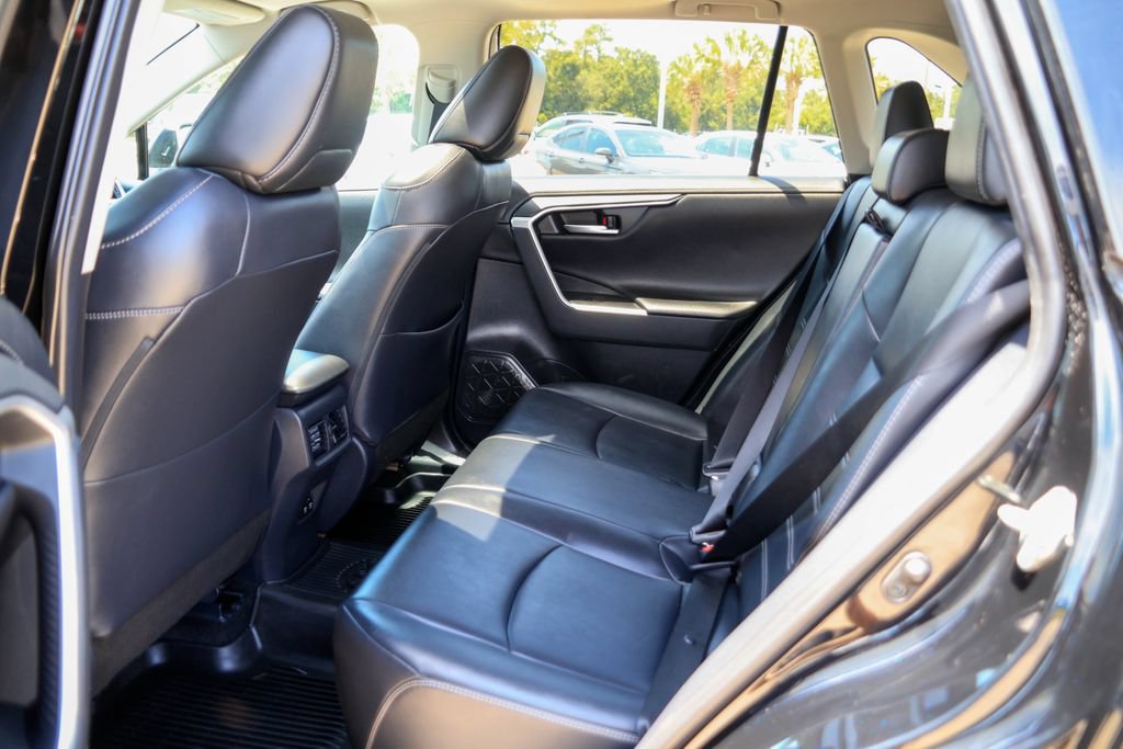 Used 2019 Toyota RAV4 Limited FWD image 11