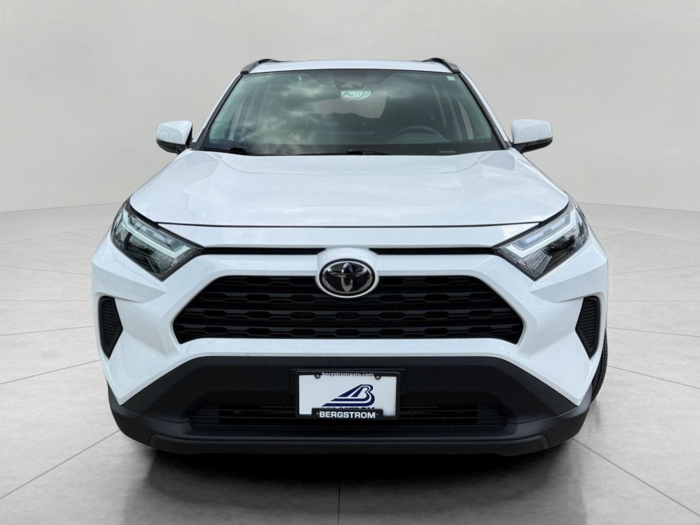 Used 2025 Toyota RAV4 XLE AWD/4WD image 3