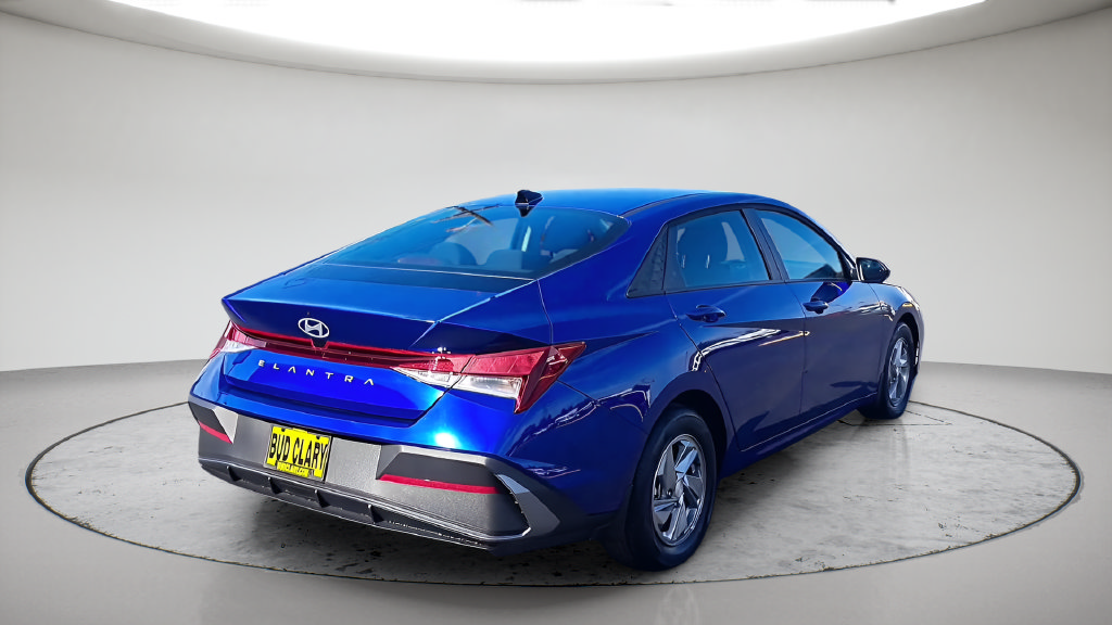 Used 2026 Hyundai Elantra SE FWD image 7