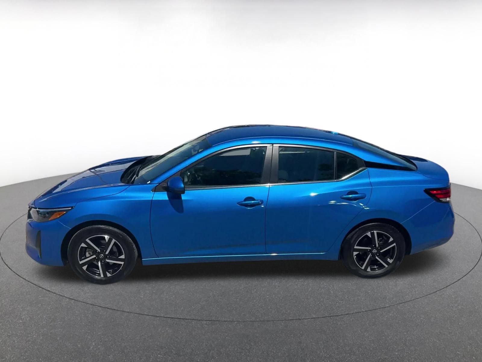 Used 2025 Nissan Sentra SV FWD image 9