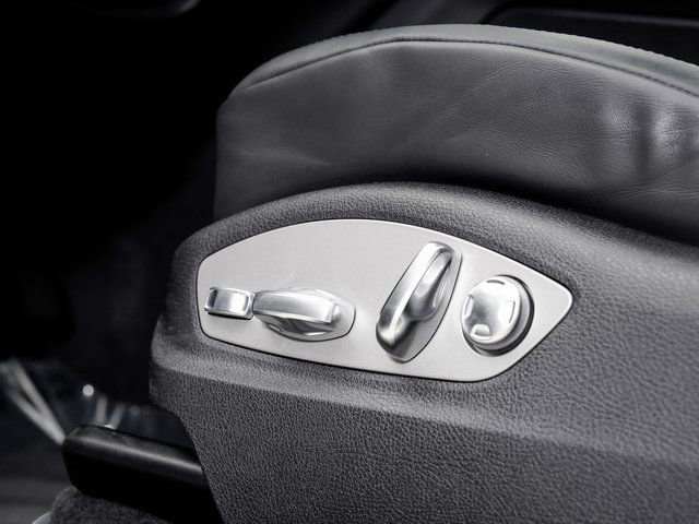 Certified 2025 Porsche Macan image 12