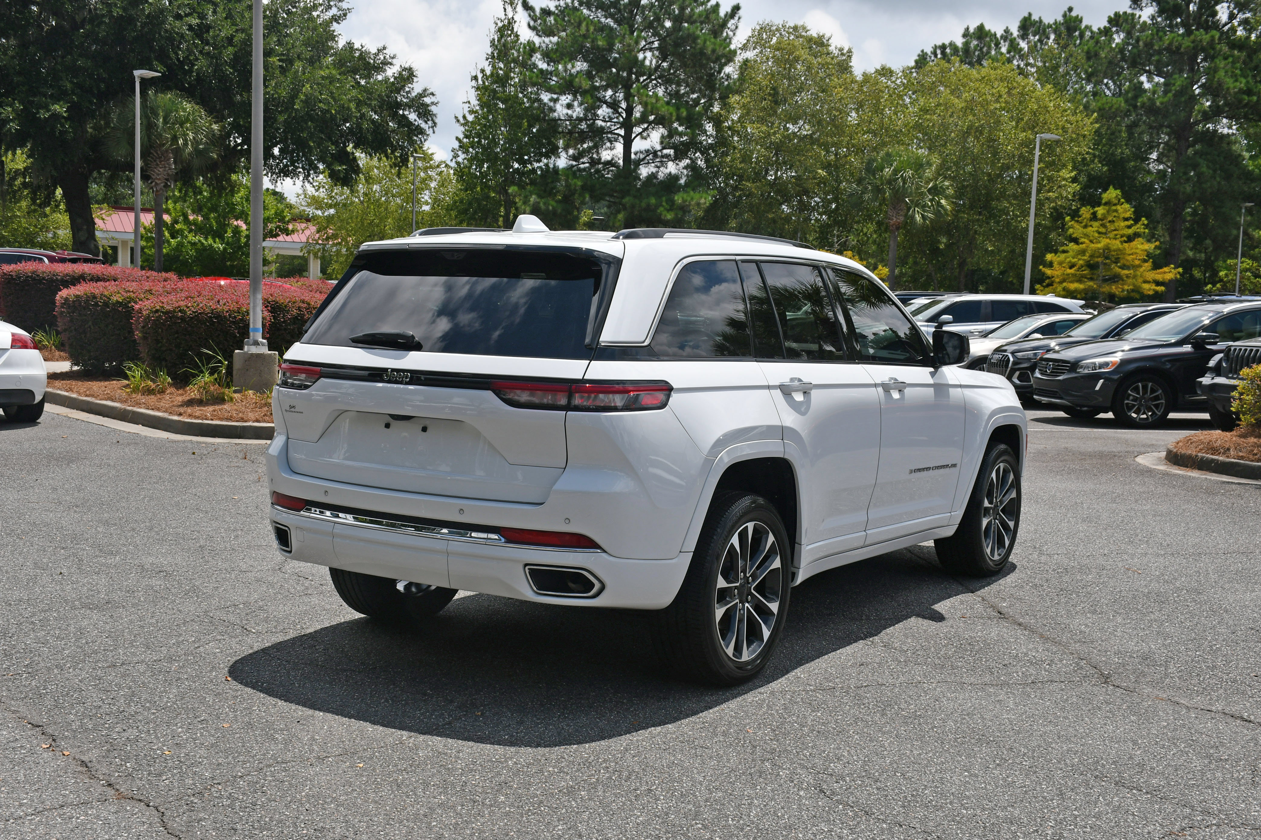 Used 2022 Jeep Grand Cherokee Overland w/ Luxury Tech Group IV RWD image 4