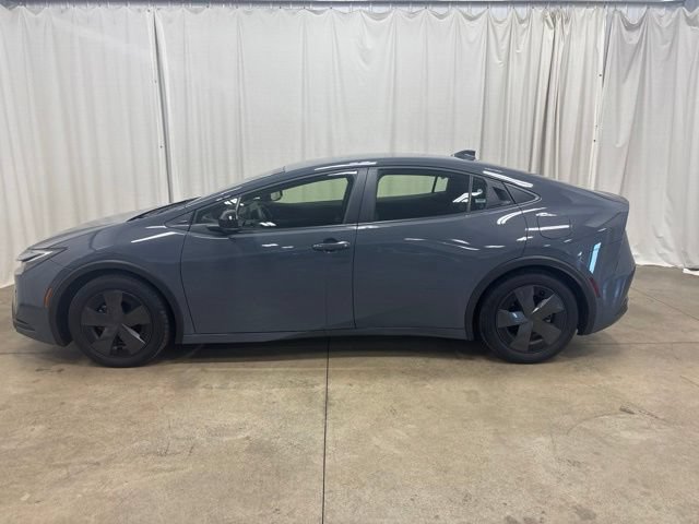Used 2025 Toyota Prius LE FWD image 7