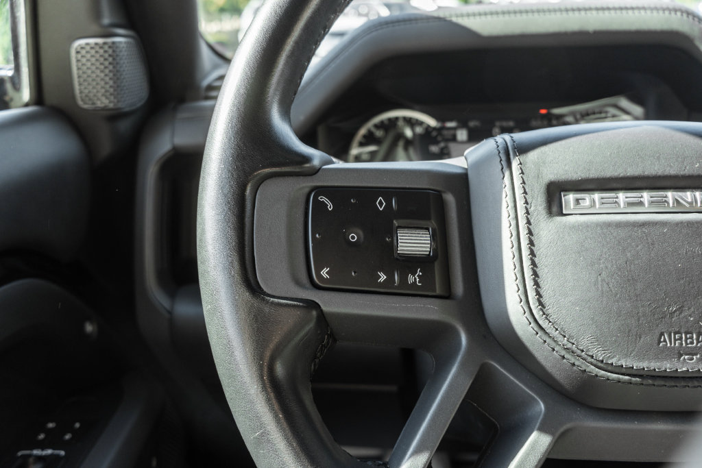 Used 2023 Land Rover Defender 90 X AWD/4WD image 17
