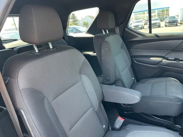 Used 2023 Chevrolet Traverse LT w/ Rear Camera Mirror Package image 12
