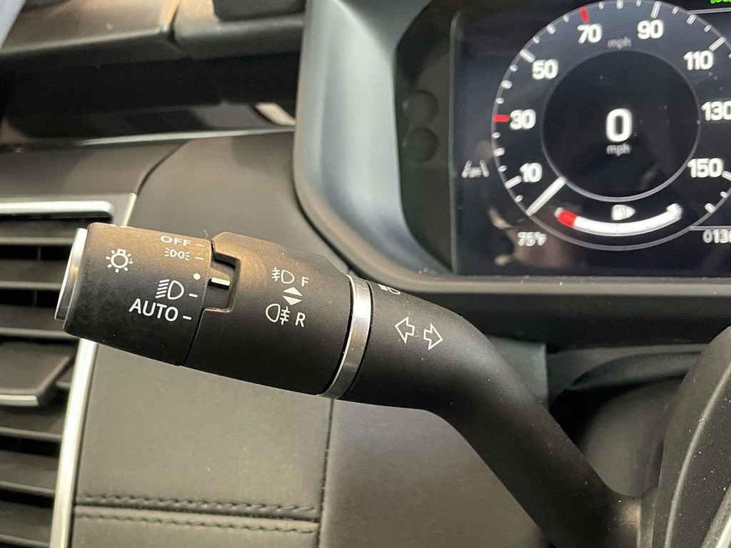 Used 2025 Land Rover Discovery S image 41