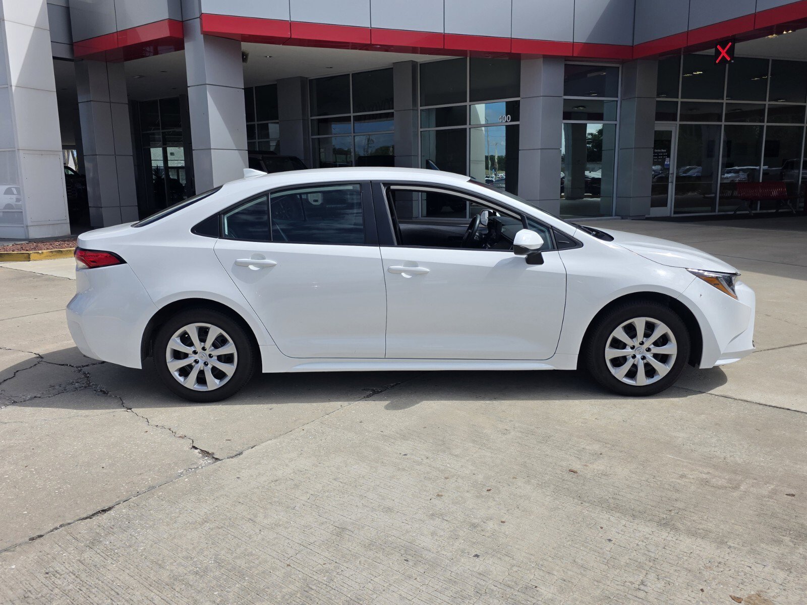 Certified 2025 Toyota Corolla LE FWD image 6
