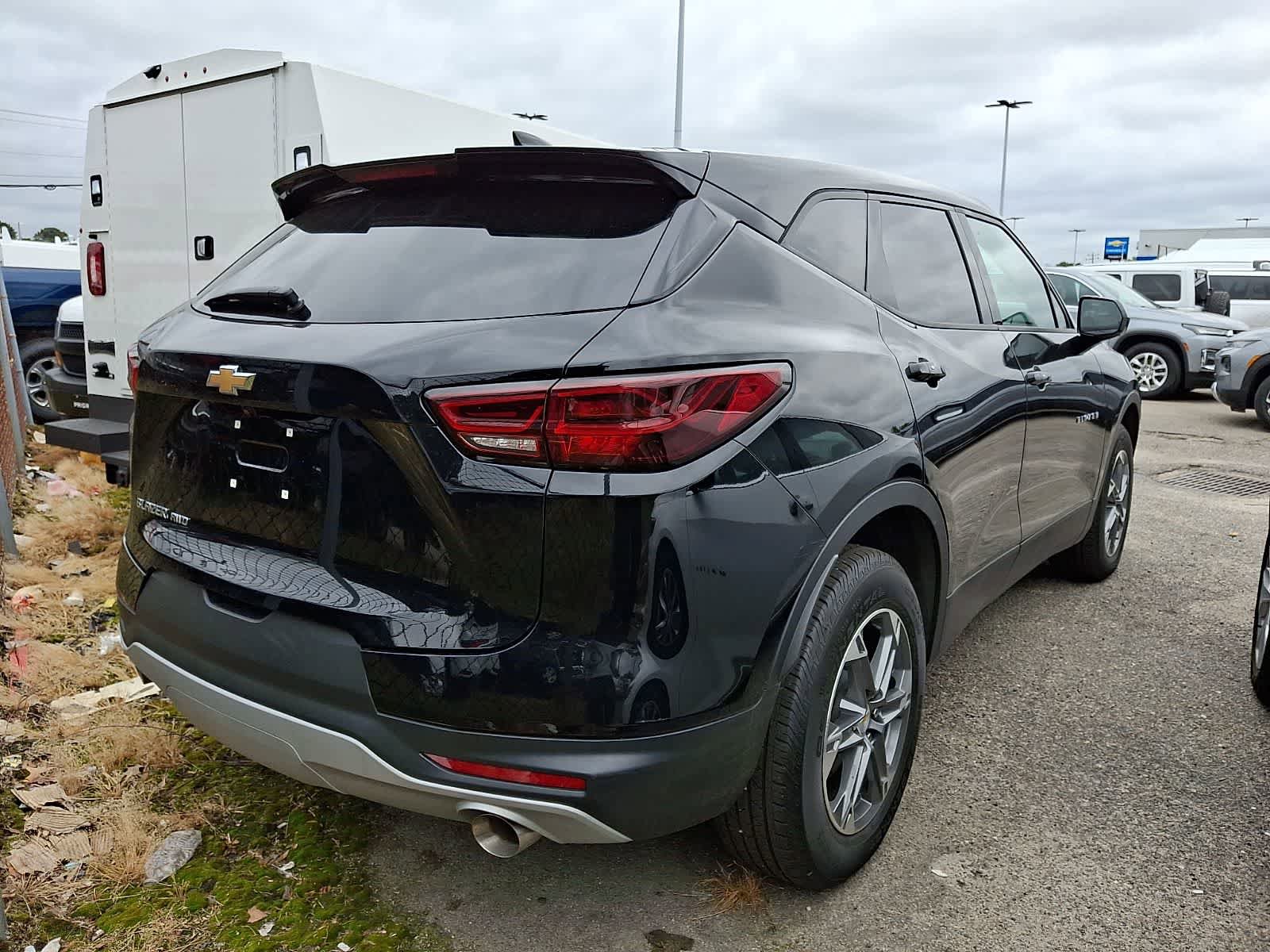 Used 2025 Chevrolet Blazer LT AWD/4WD image 3