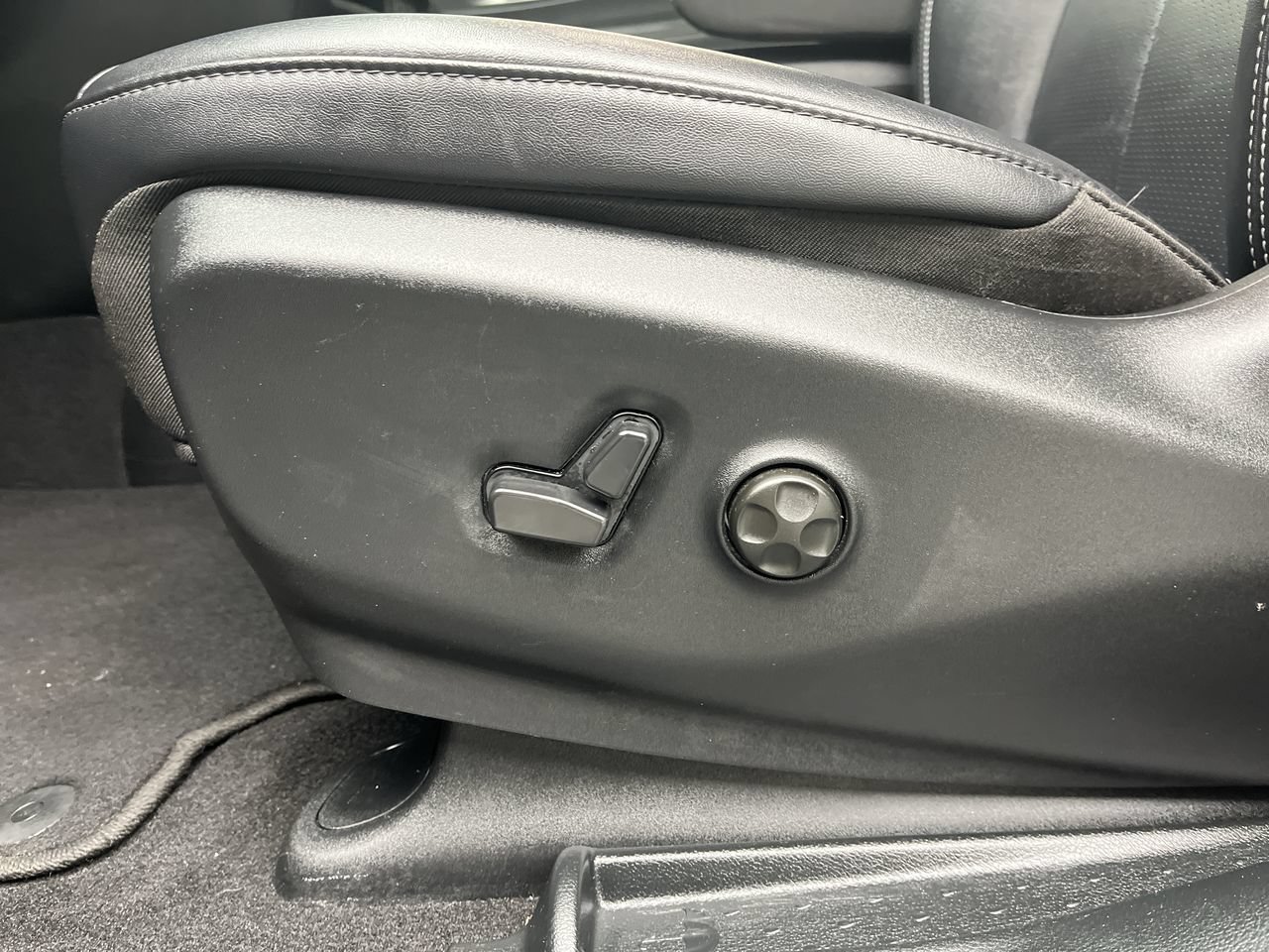 Used 2025 Chrysler Pacifica Select FWD image 10