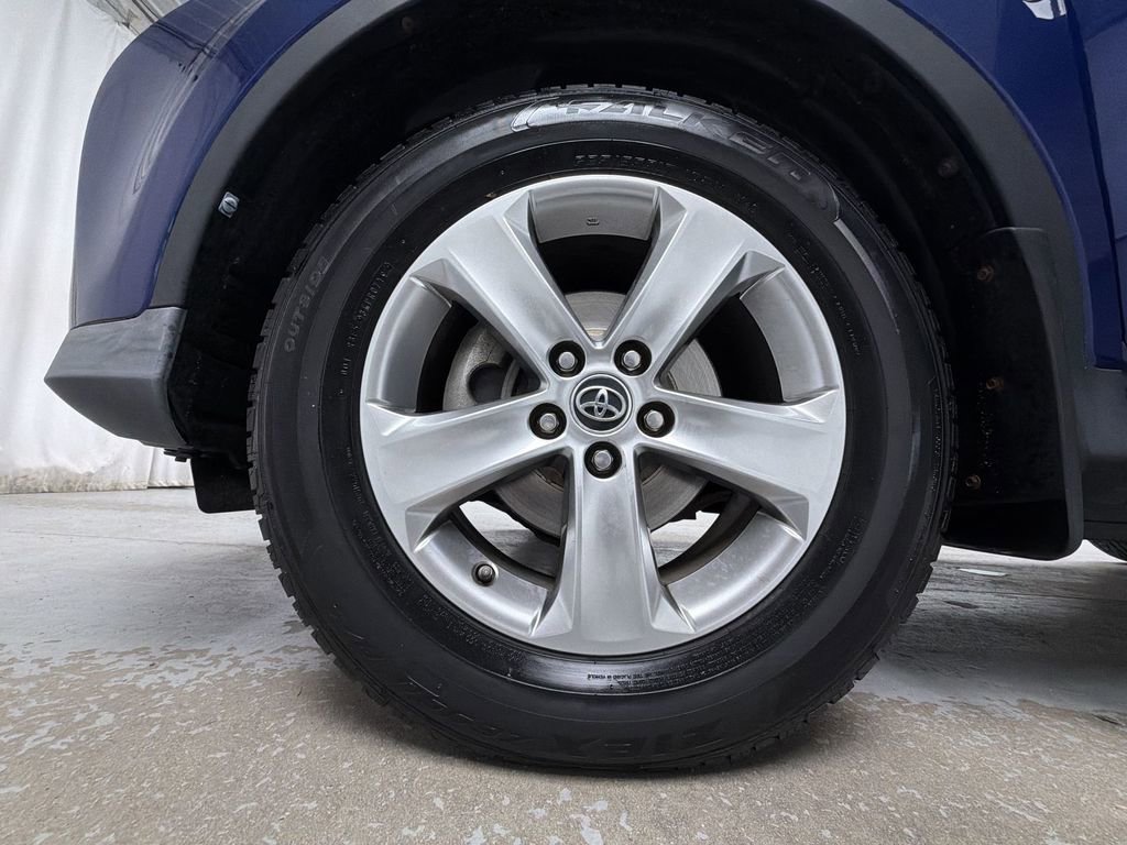 Used 2015 Toyota RAV4 XLE AWD/4WD image 14