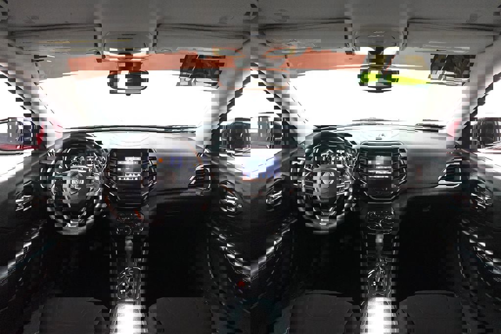 Used 2021 Jeep Cherokee Latitude image 6