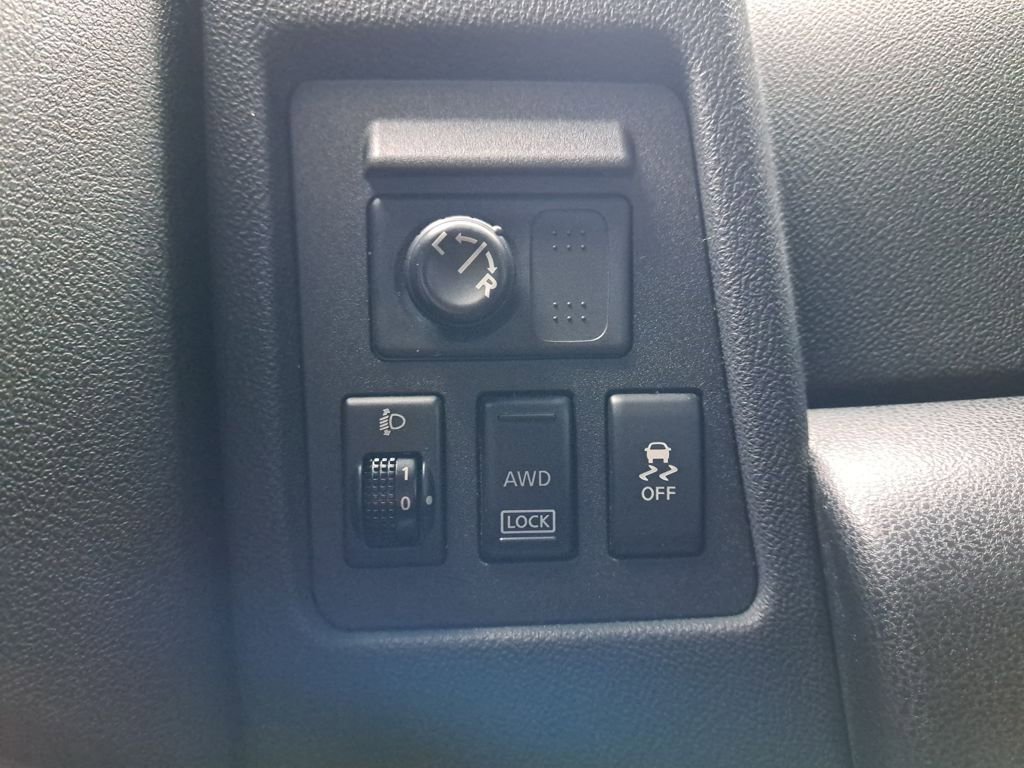 Used 2011 Nissan Rogue SV w/ SL Pkg image 24