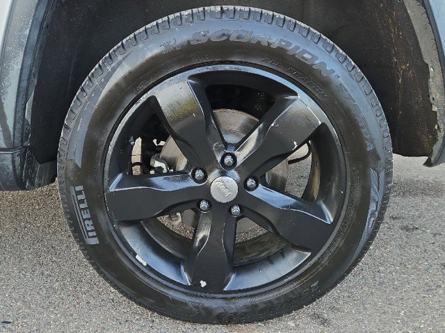 Used 2012 Jeep Grand Cherokee Limited w/ Luxury Group II image 26