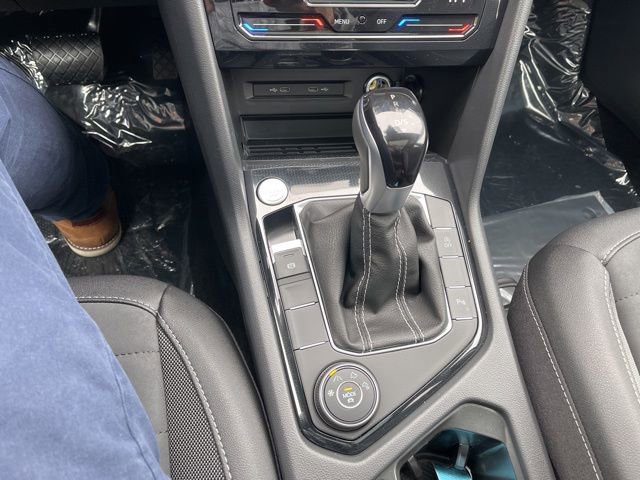 Used 2025 Volkswagen Taos SE image 12