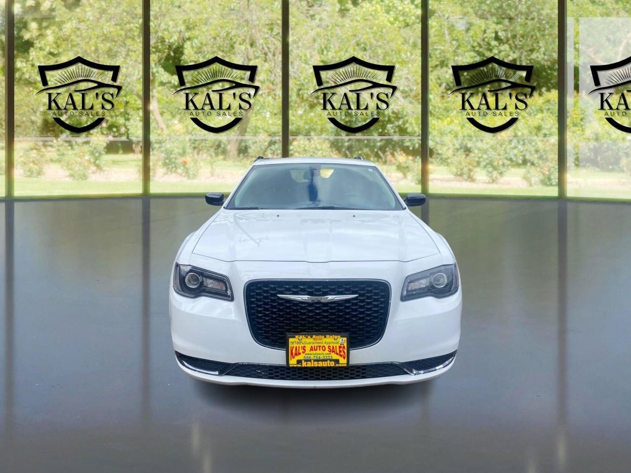 Used 2020 Chrysler 300 Touring w/ Sport Appearance Package RWD image 2