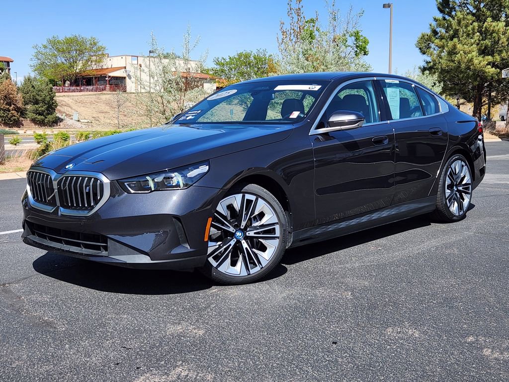 Used 2025 BMW i5 eDrive40i w/ Premium Package RWD image 2