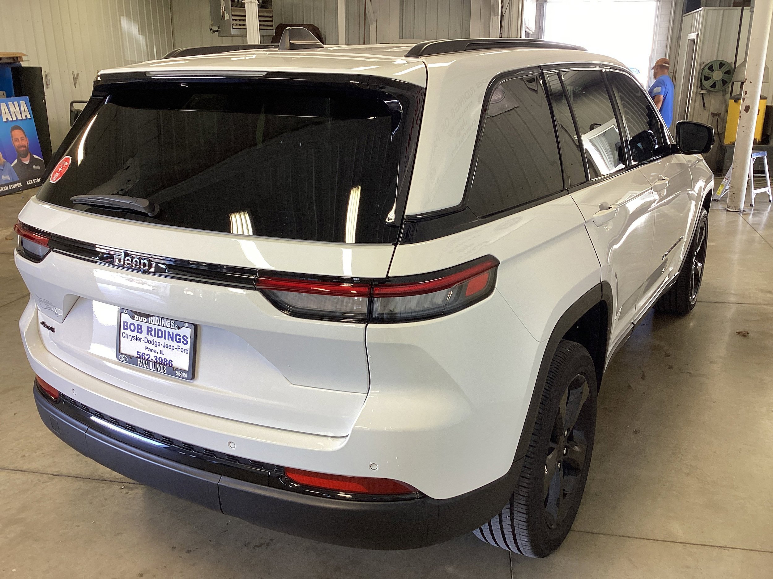 Used 2024 Jeep Grand Cherokee Altitude image 7