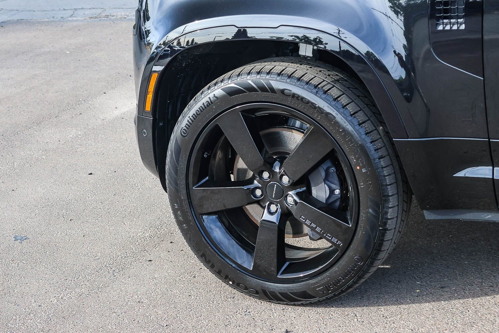 New 2026 Land Rover Defender 110 X-Dynamic SE image 9