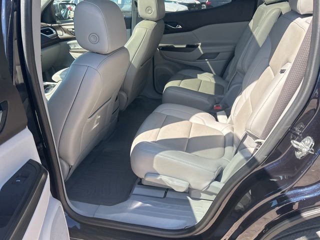 Used 2022 GMC Acadia SLT w/ Preferred Package image 6