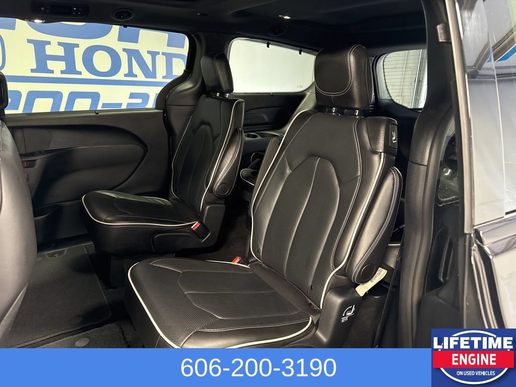 Used 2025 Chrysler Pacifica Limited FWD image 13