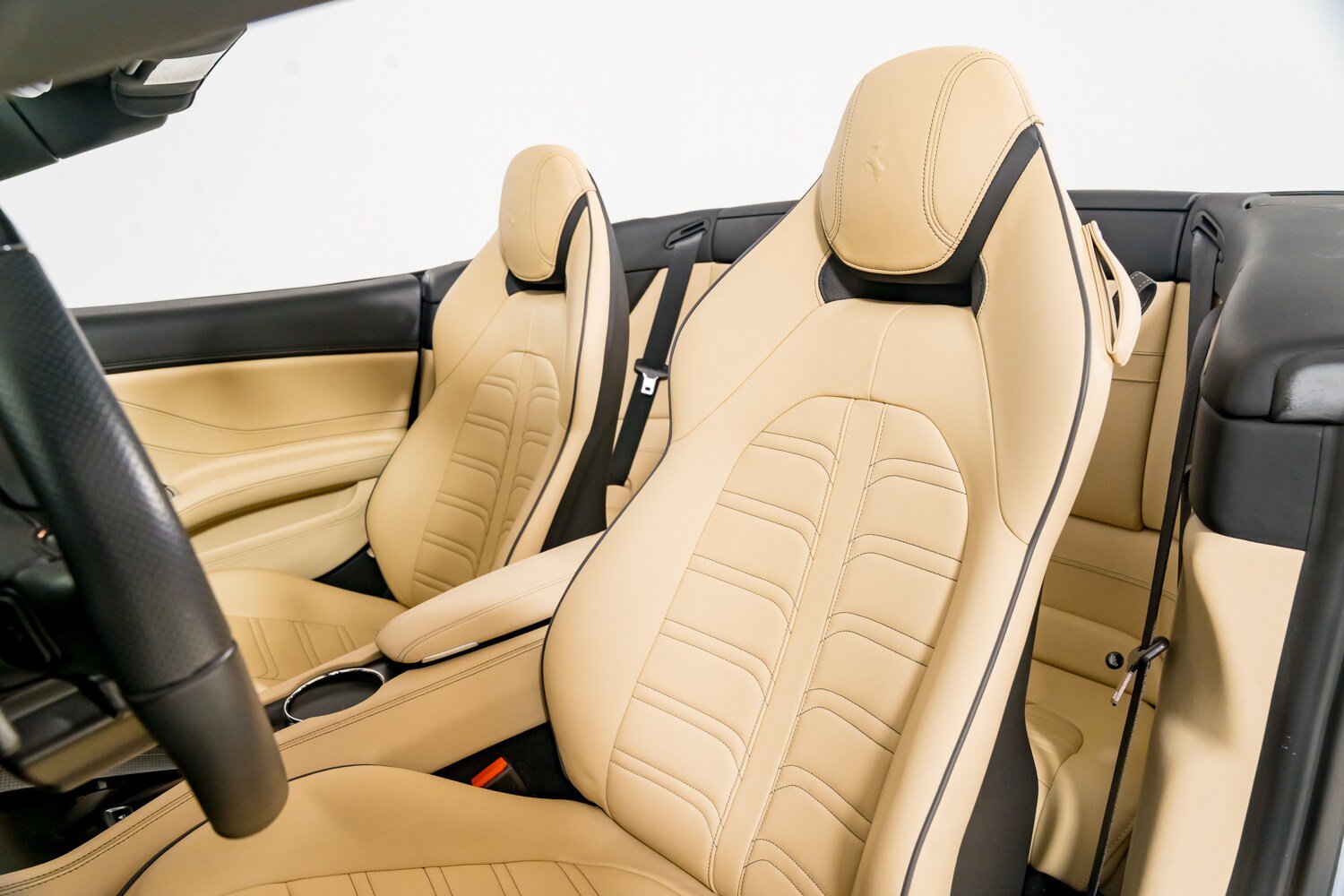Used 2015 Ferrari California T RWD image 34