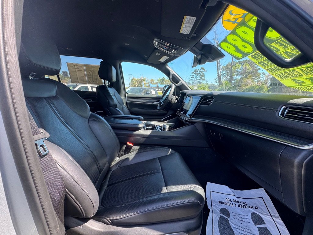 Used 2024 Jeep Wagoneer L Series II w/ Flexible Seating Group image 8