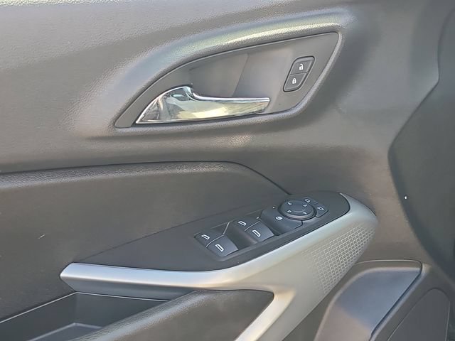 Used 2025 Chevrolet Trax RS w/ Driver Confidence Package FWD image 19
