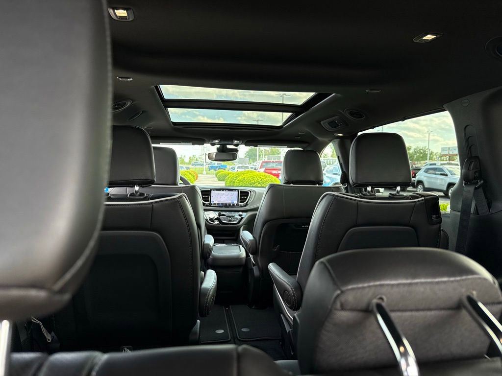 New 2027 Chrysler Pacifica Limited FWD image 53