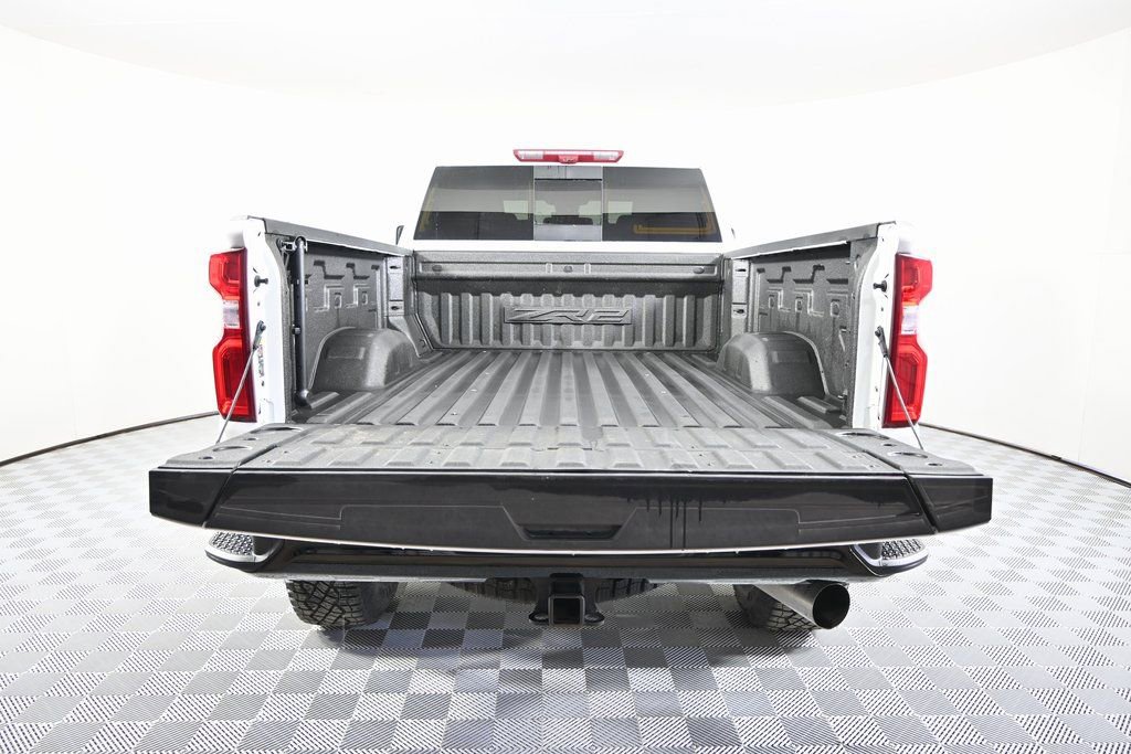 Used 2024 Chevrolet Silverado 2500 ZR2 w/ Technology Package image 6