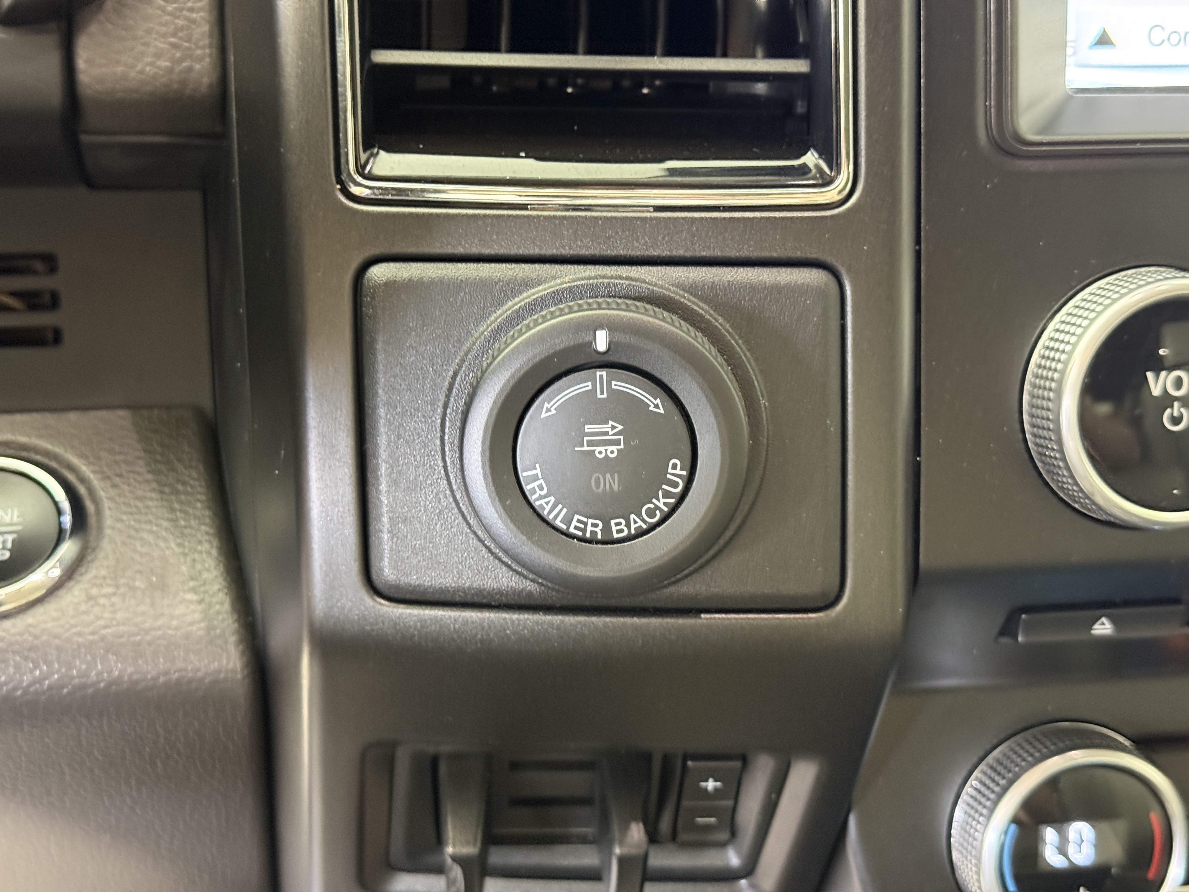 Certified 2018 Ford Expedition Max Limited RWD image 27